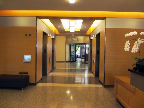 Lloyd Center Tower : 825 NE Multnomah St, Portland, OR 97232